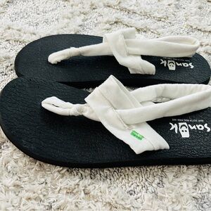 White Sanuk Yoga Slides Size 9